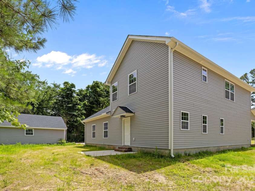 126 Aurora Boulevard, Matthews, NC 28105.  MLS# CAR4268885, YatesRealty ID 19062. 