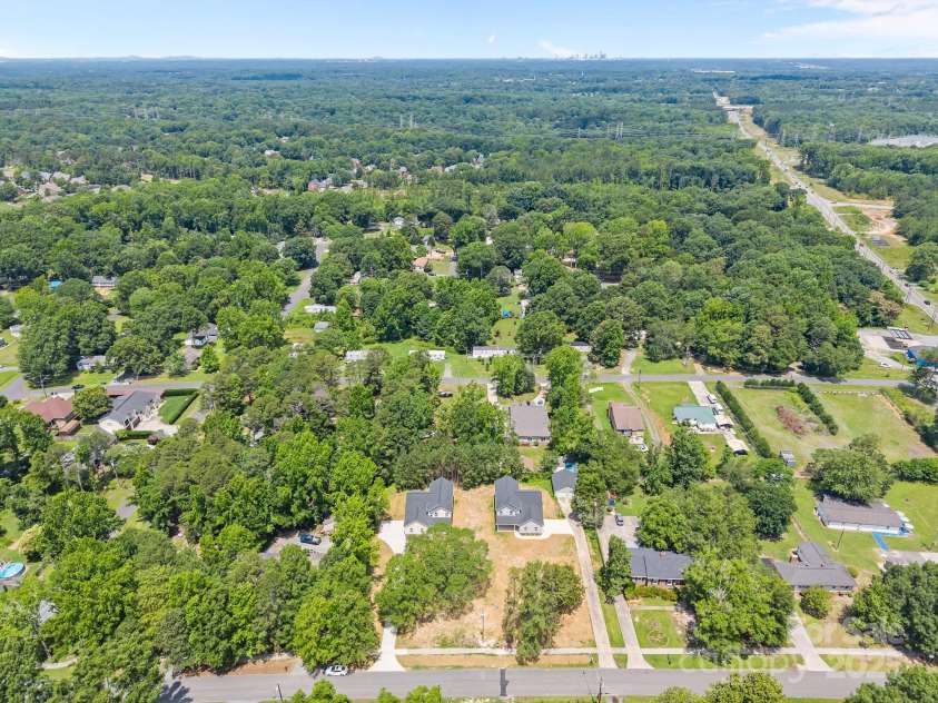 126 Aurora Boulevard, Matthews, NC 28105.  MLS# CAR4268885, YatesRealty ID 19062. 