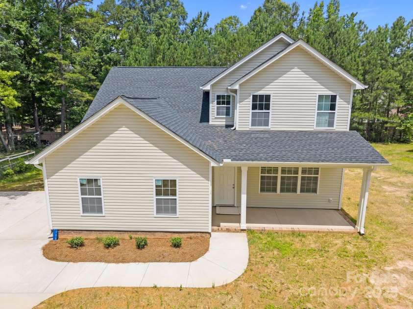 130 Aurora Boulevard, Matthews, NC 28105.  MLS# CAR4268869, YatesRealty ID 19063. 