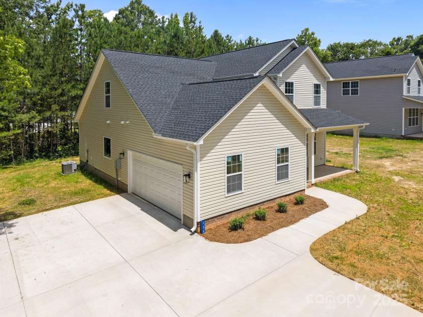 130 Aurora Boulevard, Matthews, NC 28105.  MLS# CAR4268869, YatesRealty ID 19063. 