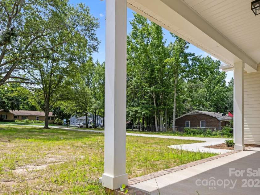 130 Aurora Boulevard, Matthews, NC 28105.  MLS# CAR4268869, YatesRealty ID 19063. 