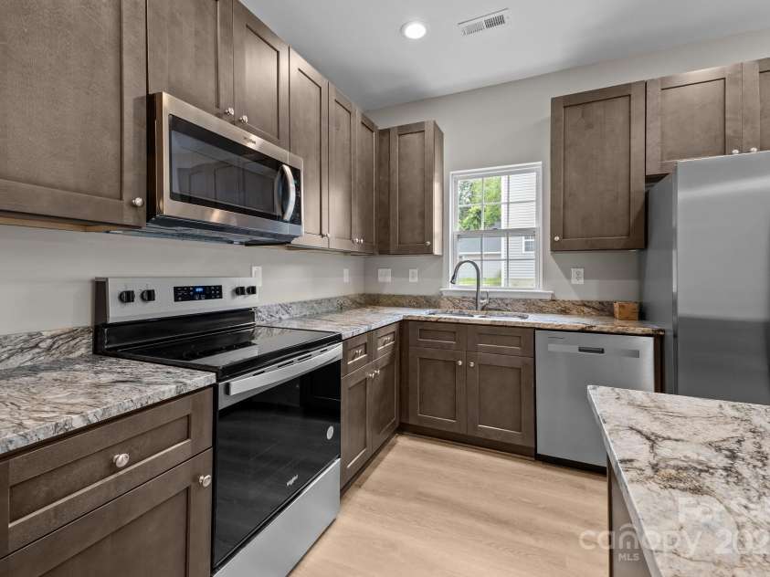 130 Aurora Boulevard, Matthews, NC 28105.  MLS# CAR4268869, YatesRealty ID 19063. 