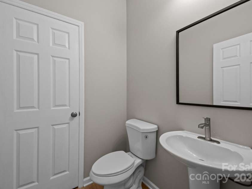 130 Aurora Boulevard, Matthews, NC 28105.  MLS# CAR4268869, YatesRealty ID 19063. 