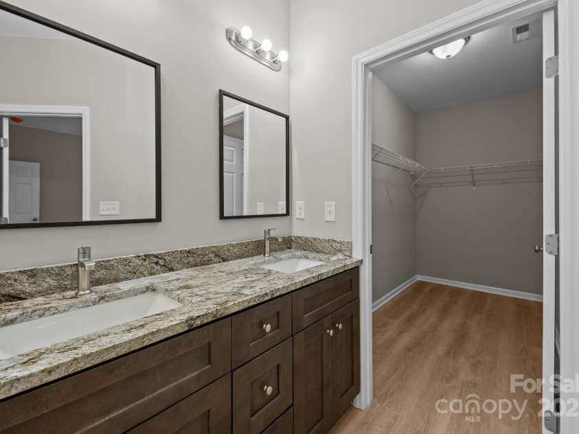 130 Aurora Boulevard, Matthews, NC 28105.  MLS# CAR4268869, YatesRealty ID 19063. 