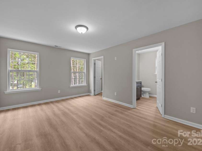 130 Aurora Boulevard, Matthews, NC 28105.  MLS# CAR4268869, YatesRealty ID 19063. 