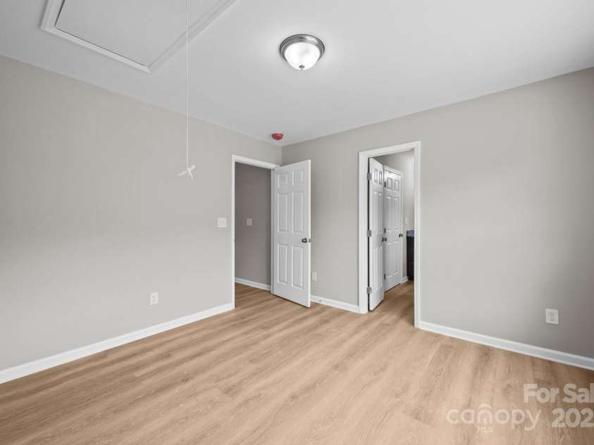 130 Aurora Boulevard, Matthews, NC 28105.  MLS# CAR4268869, YatesRealty ID 19063. 