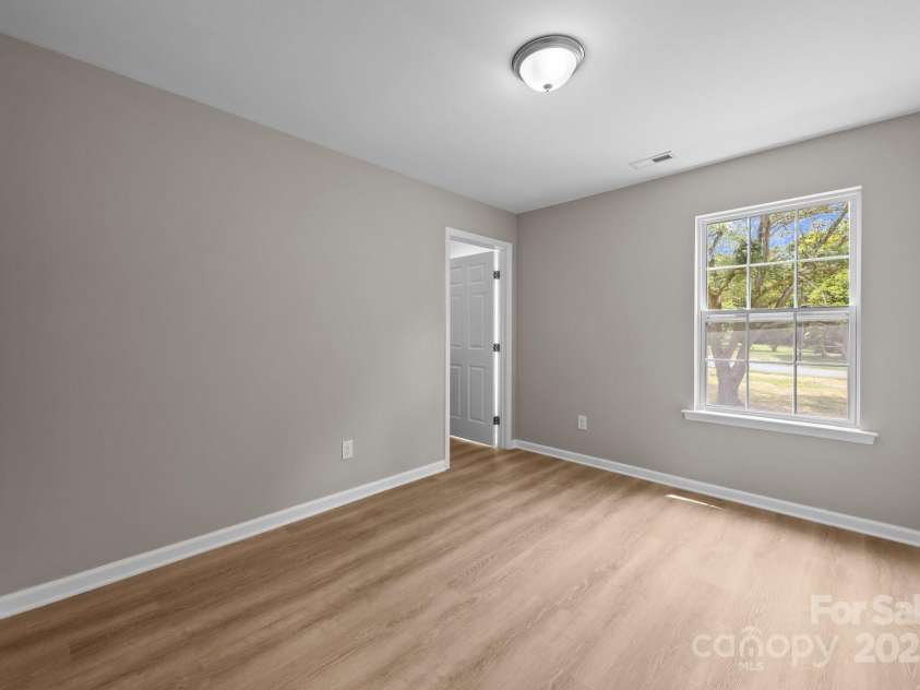 130 Aurora Boulevard, Matthews, NC 28105.  MLS# CAR4268869, YatesRealty ID 19063. 