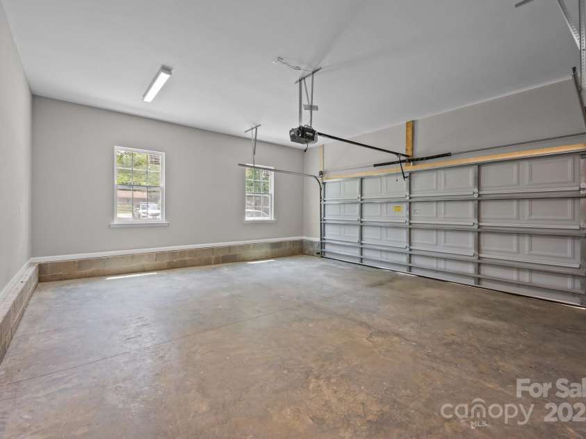 130 Aurora Boulevard, Matthews, NC 28105.  MLS# CAR4268869, YatesRealty ID 19063. 