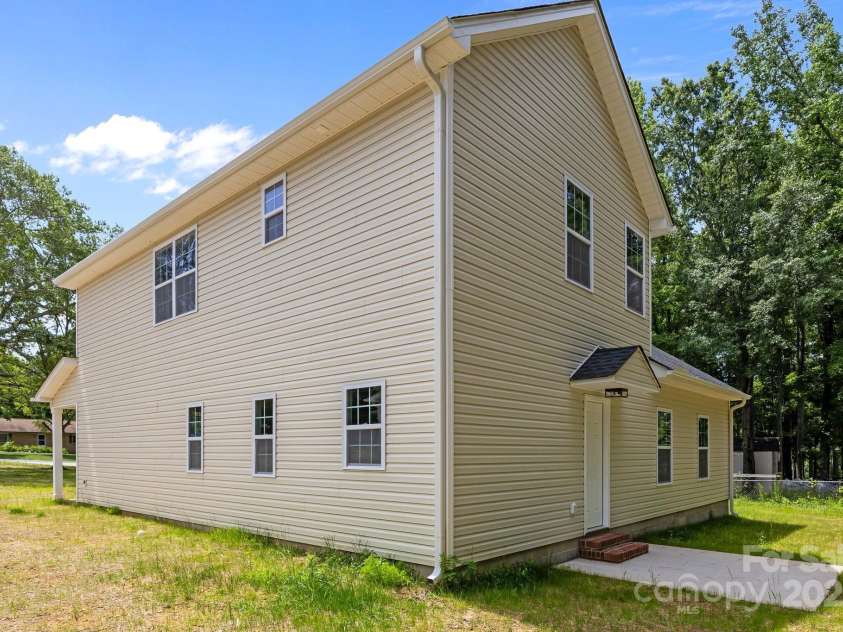 130 Aurora Boulevard, Matthews, NC 28105.  MLS# CAR4268869, YatesRealty ID 19063. 