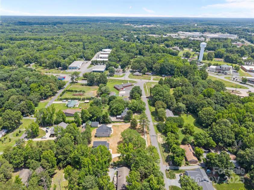 130 Aurora Boulevard, Matthews, NC 28105.  MLS# CAR4268869, YatesRealty ID 19063. 