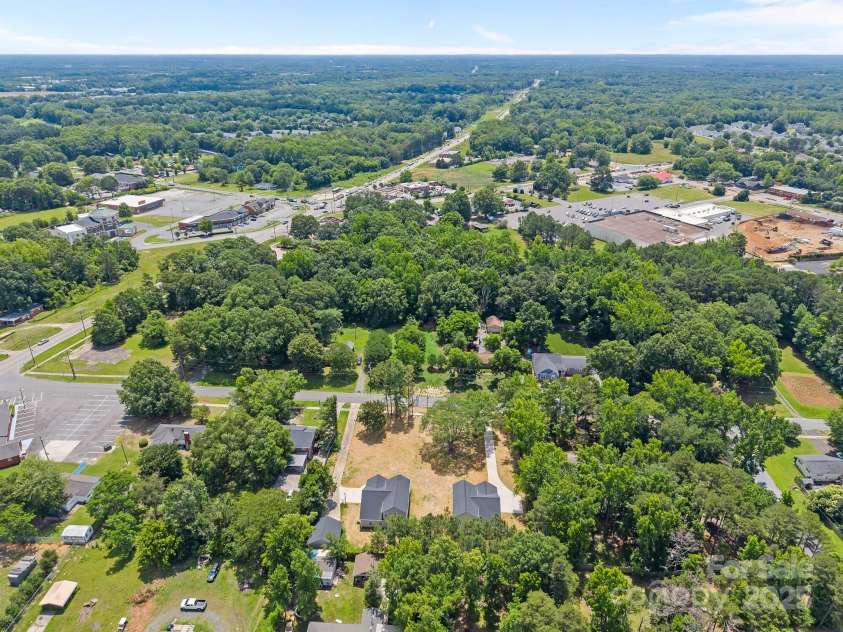 130 Aurora Boulevard, Matthews, NC 28105.  MLS# CAR4268869, YatesRealty ID 19063. 