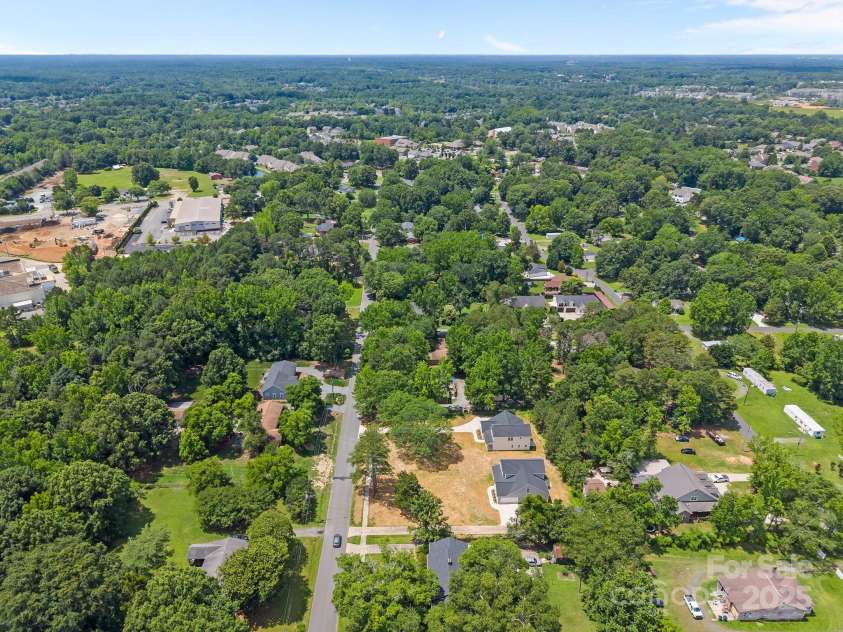130 Aurora Boulevard, Matthews, NC 28105.  MLS# CAR4268869, YatesRealty ID 19063. 