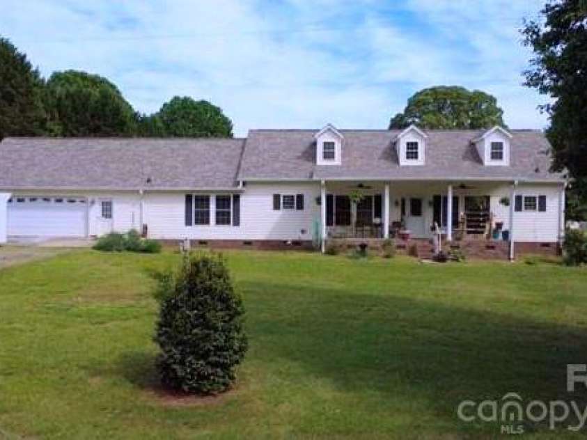 2107 Jenkins Printing Drive, Newton, NC 28658.  MLS# CAR4373071, YatesRealty ID 19063. 