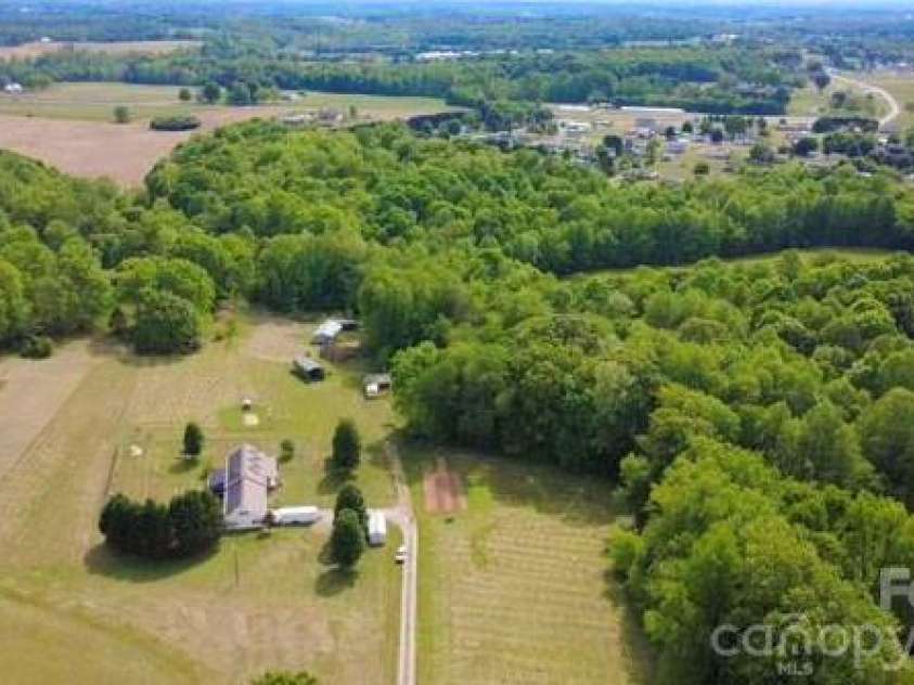 2107 Jenkins Printing Drive, Newton, NC 28658.  MLS# CAR4373071, YatesRealty ID 19063. 