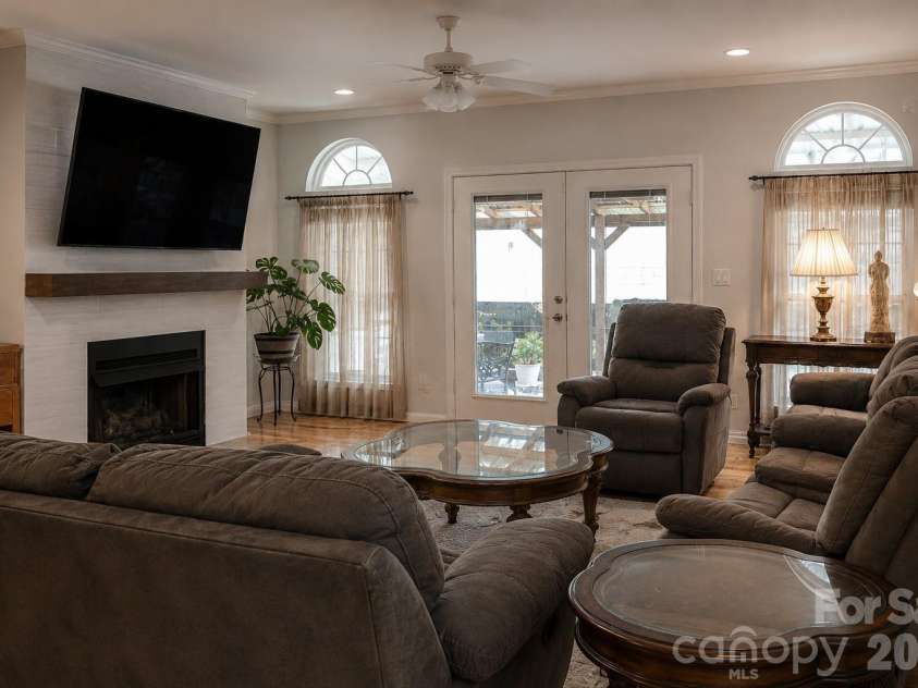 2107 Jenkins Printing Drive, Newton, NC 28658.  MLS# CAR4373071, YatesRealty ID 19063. 