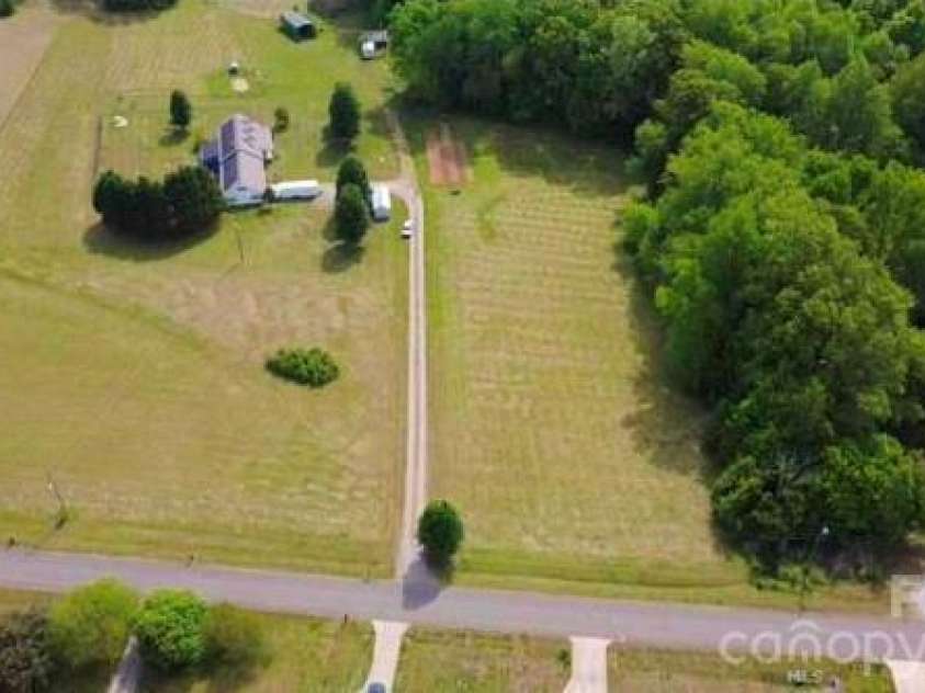 2107 Jenkins Printing Drive, Newton, NC 28658.  MLS# CAR4373071, YatesRealty ID 19063. 
