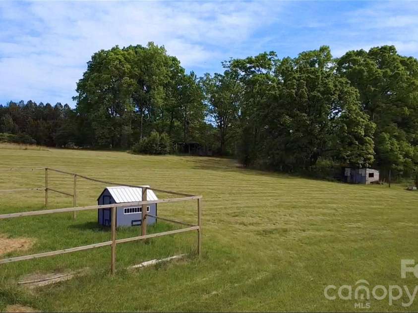 2107 Jenkins Printing Drive, Newton, NC 28658.  MLS# CAR4373071, YatesRealty ID 19063. 