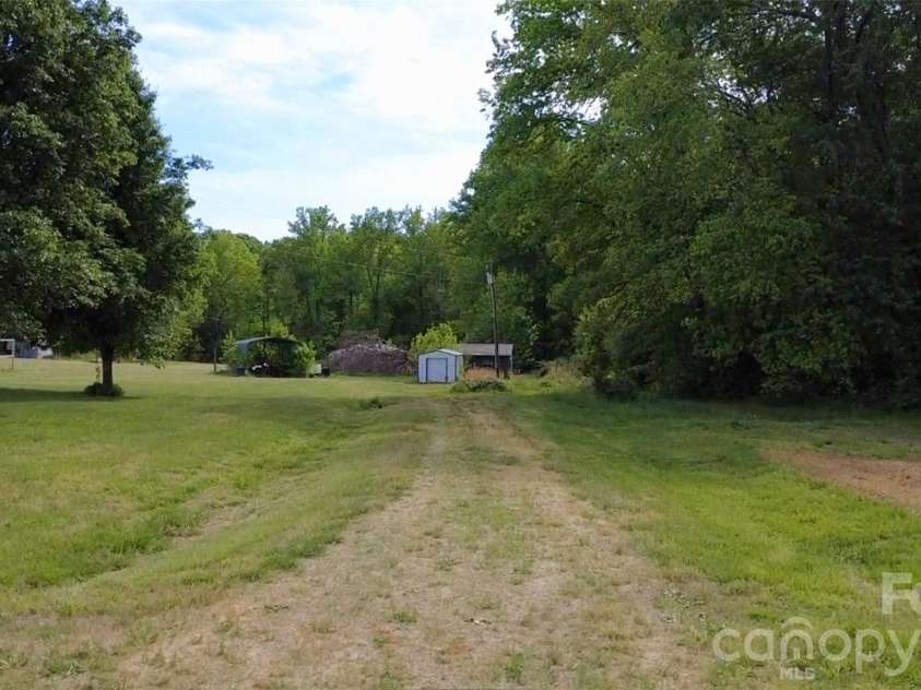 2107 Jenkins Printing Drive, Newton, NC 28658.  MLS# CAR4373071, YatesRealty ID 19063. 