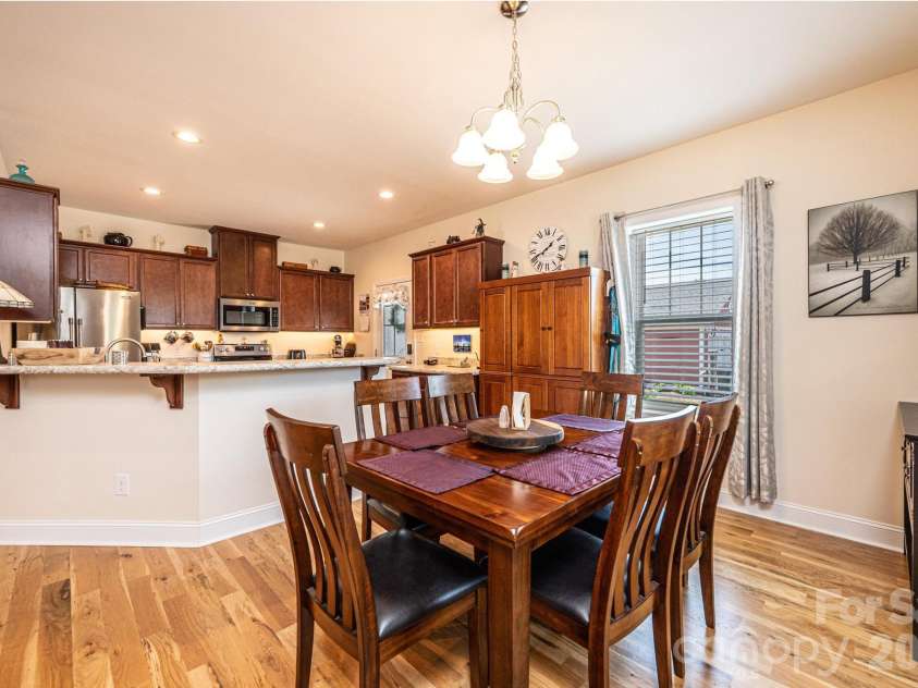 1092 33rd Avenue Loop, Hickory, NC 28601.  MLS# CAR4377843, YatesRealty ID 19064. 