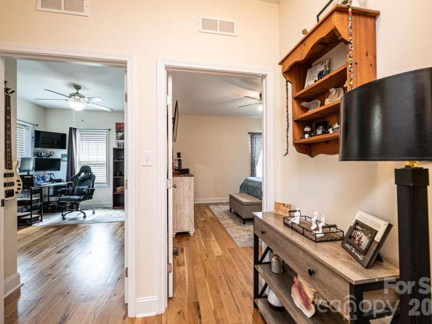 1092 33rd Avenue Loop, Hickory, NC 28601.  MLS# CAR4377843, YatesRealty ID 19064. 