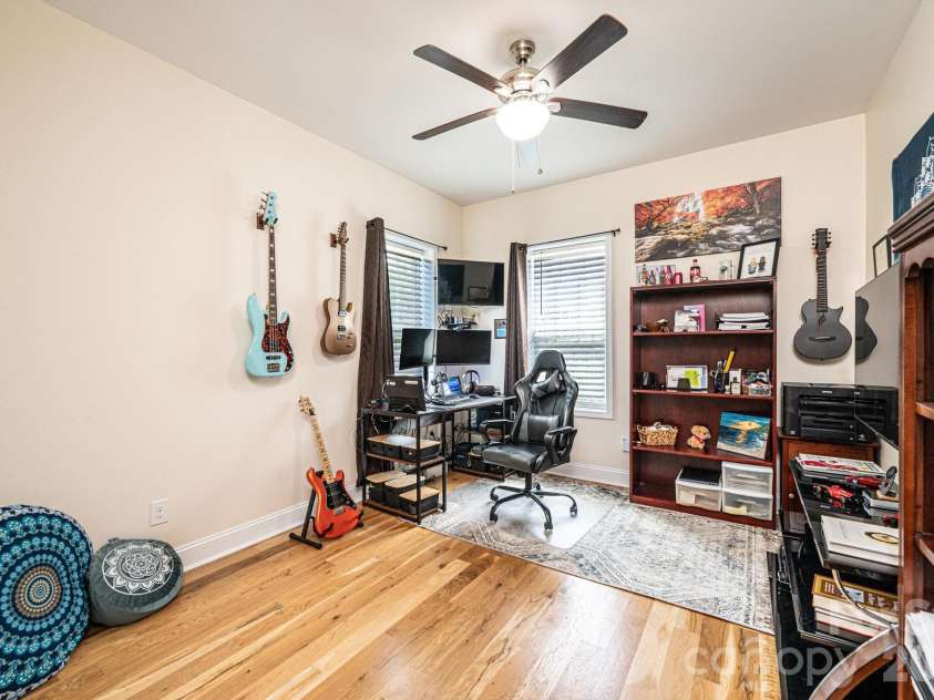 1092 33rd Avenue Loop, Hickory, NC 28601.  MLS# CAR4377843, YatesRealty ID 19064. 