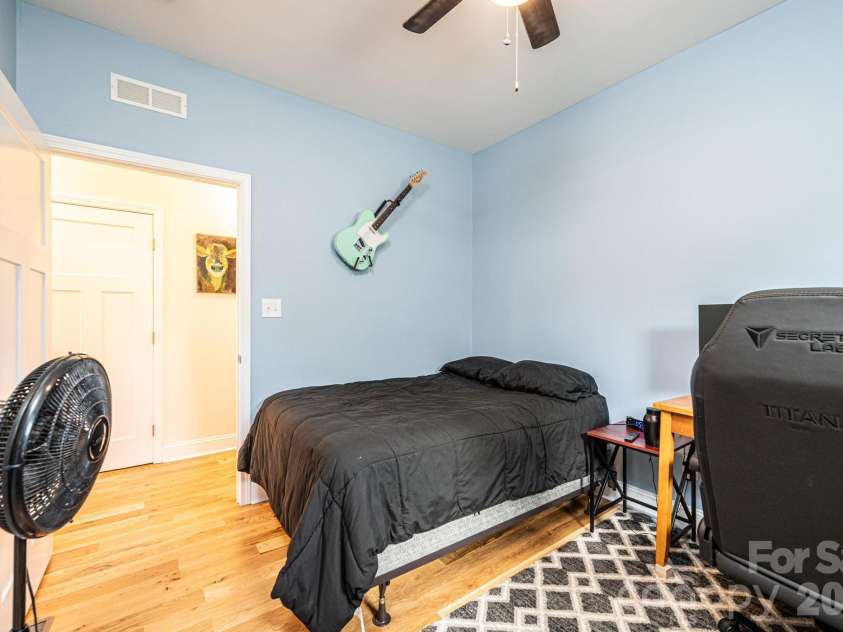 1092 33rd Avenue Loop, Hickory, NC 28601.  MLS# CAR4377843, YatesRealty ID 19064. 