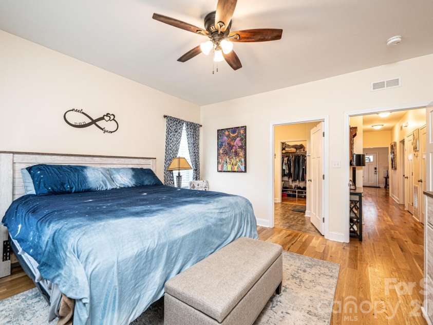 1092 33rd Avenue Loop, Hickory, NC 28601.  MLS# CAR4377843, YatesRealty ID 19064. 