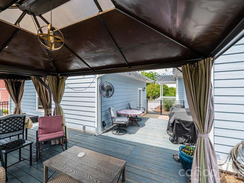 1092 33rd Avenue Loop, Hickory, NC 28601.  MLS# CAR4377843, YatesRealty ID 19064. 
