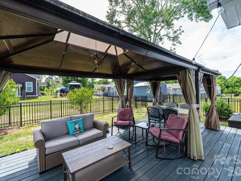 1092 33rd Avenue Loop, Hickory, NC 28601.  MLS# CAR4377843, YatesRealty ID 19064. 