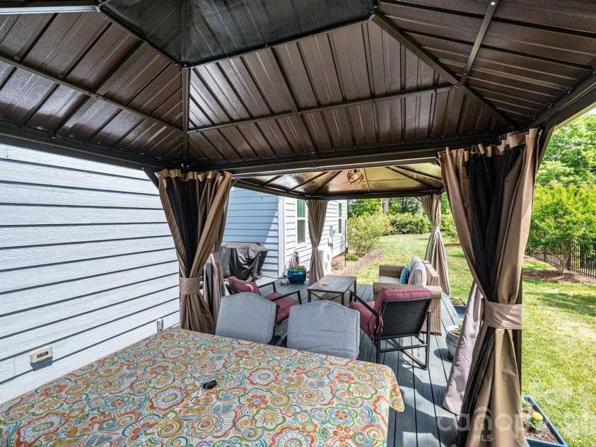1092 33rd Avenue Loop, Hickory, NC 28601.  MLS# CAR4377843, YatesRealty ID 19064. 