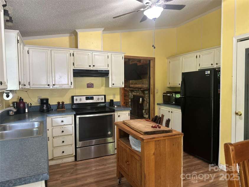 193 Green Cove Road, Bakersville, NC 28705.  MLS# CAR4267864, YatesRealty ID 19065. 