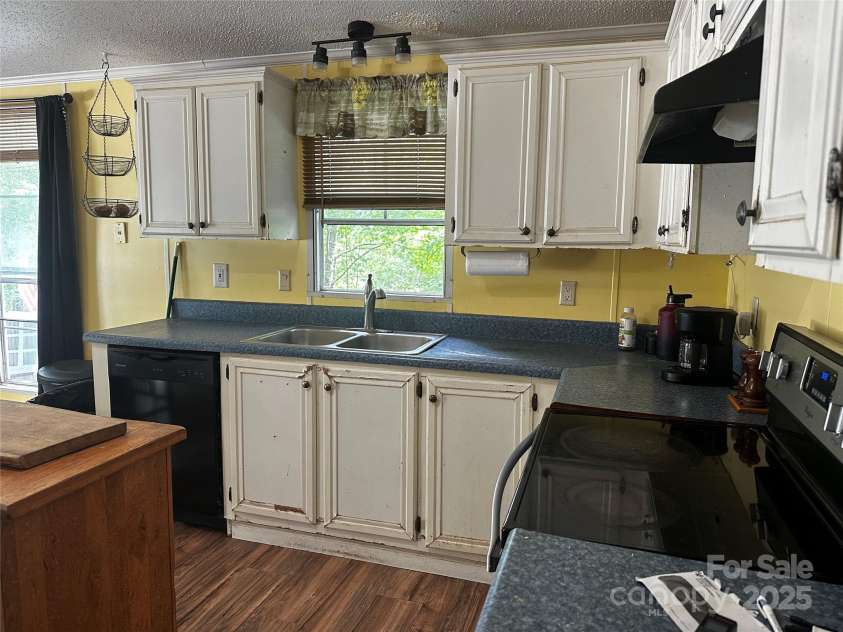 193 Green Cove Road, Bakersville, NC 28705.  MLS# CAR4267864, YatesRealty ID 19065. 