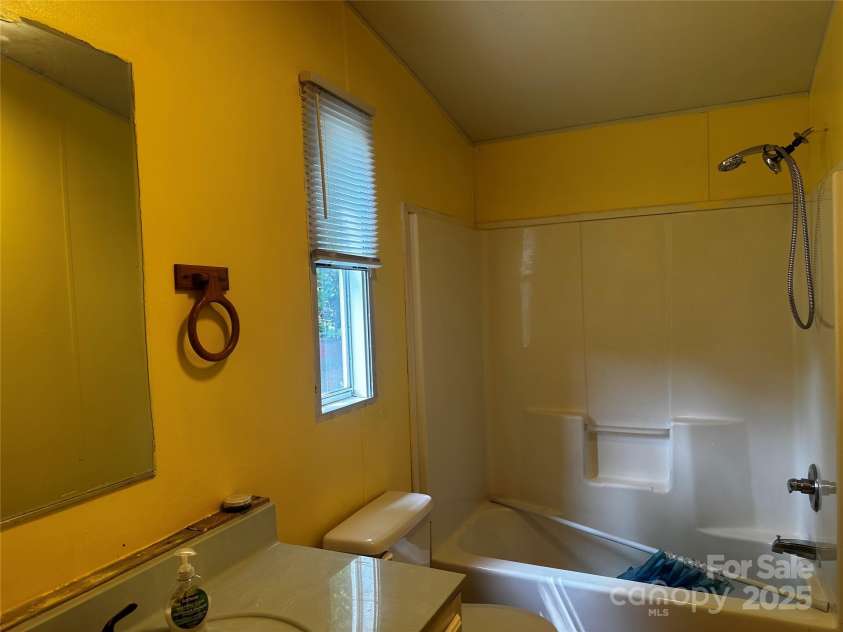 193 Green Cove Road, Bakersville, NC 28705.  MLS# CAR4267864, YatesRealty ID 19065. 