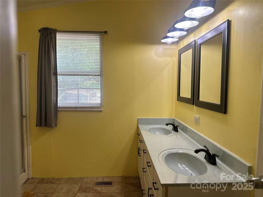 193 Green Cove Road, Bakersville, NC 28705.  MLS# CAR4267864, YatesRealty ID 19065. 
