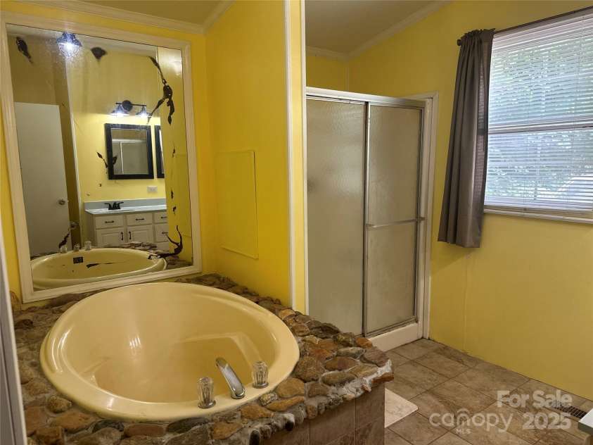 193 Green Cove Road, Bakersville, NC 28705.  MLS# CAR4267864, YatesRealty ID 19065. 