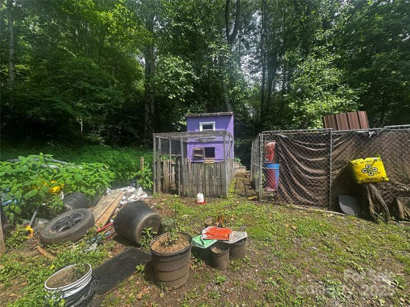 193 Green Cove Road, Bakersville, NC 28705.  MLS# CAR4267864, YatesRealty ID 19065. 