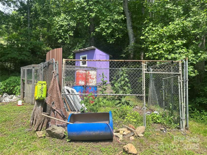 193 Green Cove Road, Bakersville, NC 28705.  MLS# CAR4267864, YatesRealty ID 19065. 