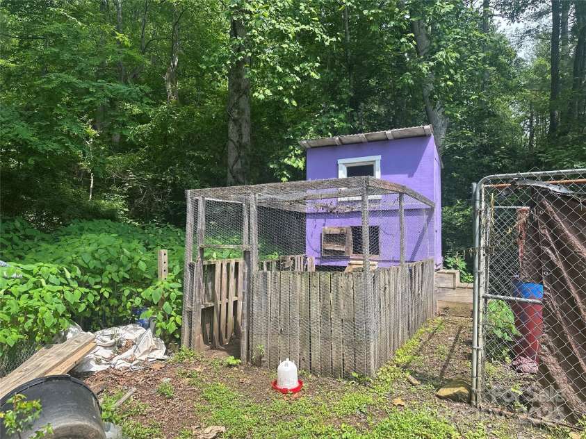 193 Green Cove Road, Bakersville, NC 28705.  MLS# CAR4267864, YatesRealty ID 19065. 