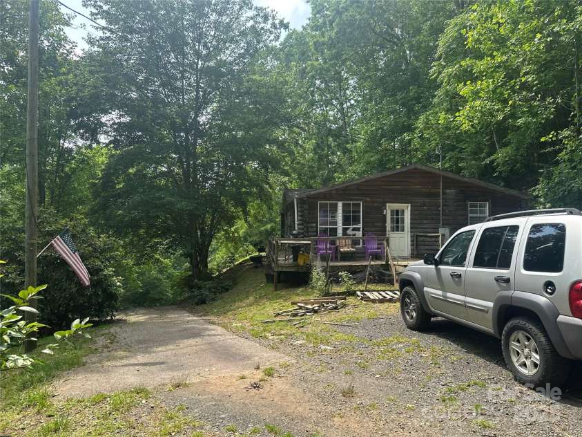 193 Green Cove Road, Bakersville, NC 28705.  MLS# CAR4267864, YatesRealty ID 19065. 
