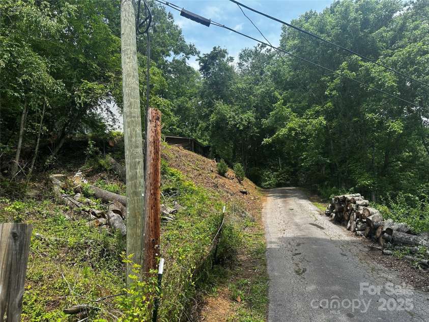 193 Green Cove Road, Bakersville, NC 28705.  MLS# CAR4267864, YatesRealty ID 19065. 