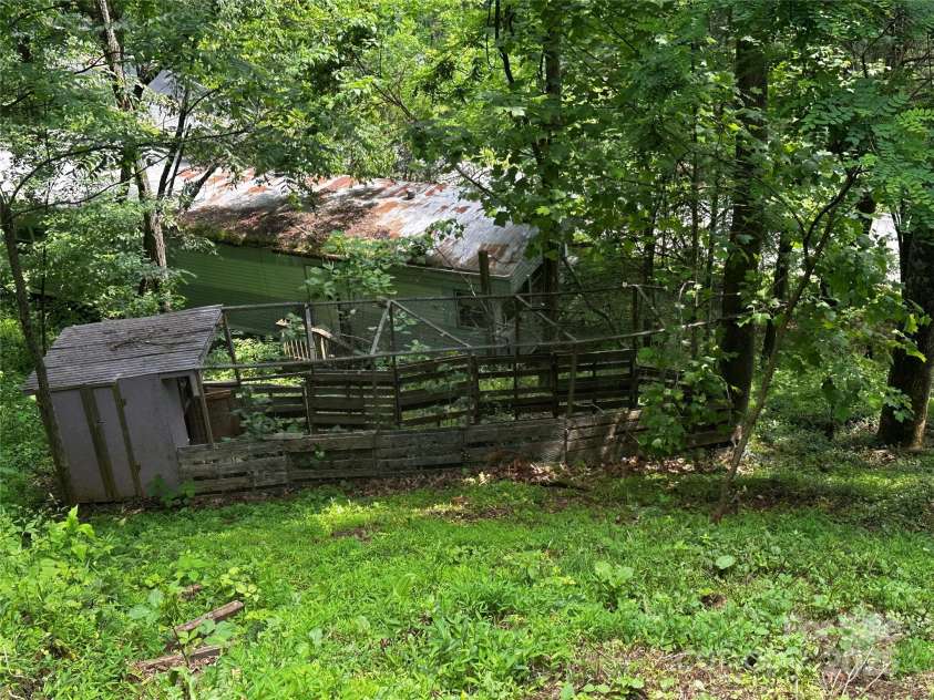 193 Green Cove Road, Bakersville, NC 28705.  MLS# CAR4267864, YatesRealty ID 19065. 