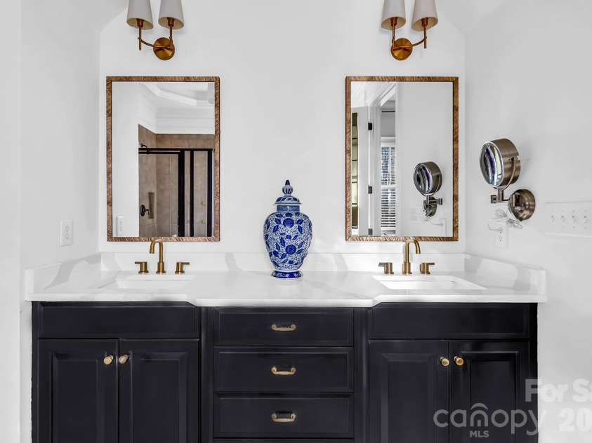 394 Stone Cliff Lane, Lake Wylie, SC 29710.  MLS# CAR4360878, YatesRealty ID 19066. 