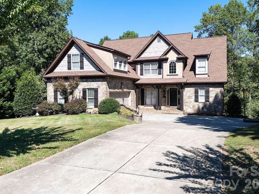 394 Stone Cliff Lane, Lake Wylie, SC 29710.  MLS# CAR4360878, YatesRealty ID 19066. 