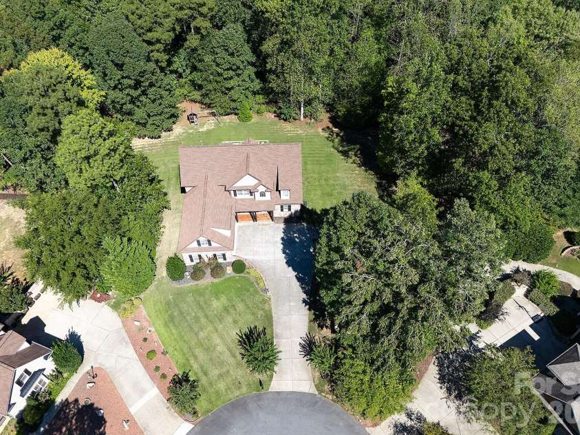 394 Stone Cliff Lane, Lake Wylie, SC 29710.  MLS# CAR4360878, YatesRealty ID 19066. 