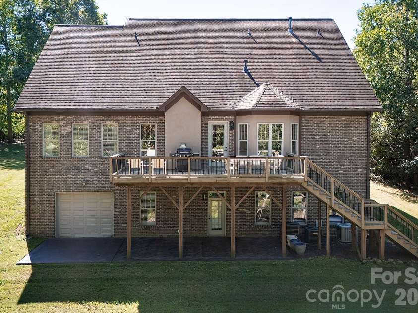 394 Stone Cliff Lane, Lake Wylie, SC 29710.  MLS# CAR4360878, YatesRealty ID 19066. 