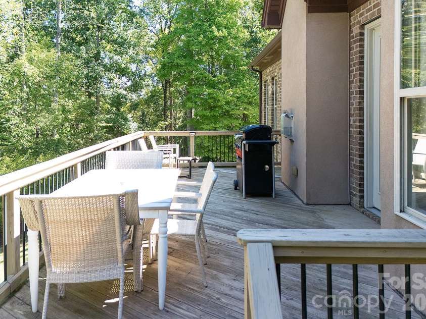 394 Stone Cliff Lane, Lake Wylie, SC 29710.  MLS# CAR4360878, YatesRealty ID 19066. 