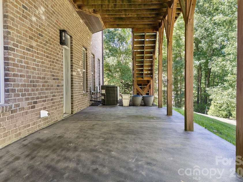 394 Stone Cliff Lane, Lake Wylie, SC 29710.  MLS# CAR4360878, YatesRealty ID 19066. 