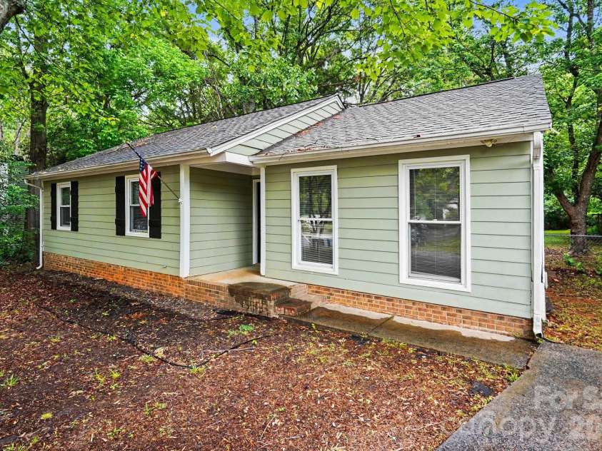 10107 Cromarty Lane, Mint Hill, NC 28227.  MLS# CAR4376924, YatesRealty ID 19067. 