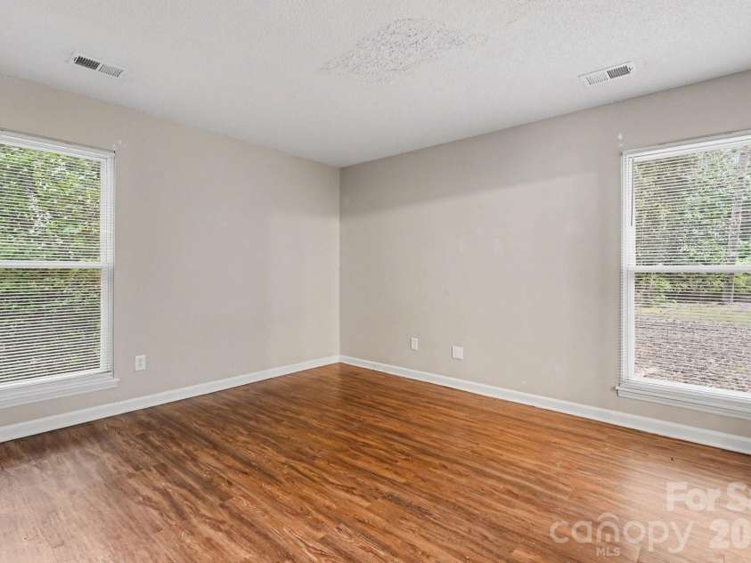 10107 Cromarty Lane, Mint Hill, NC 28227.  MLS# CAR4376924, YatesRealty ID 19067. 