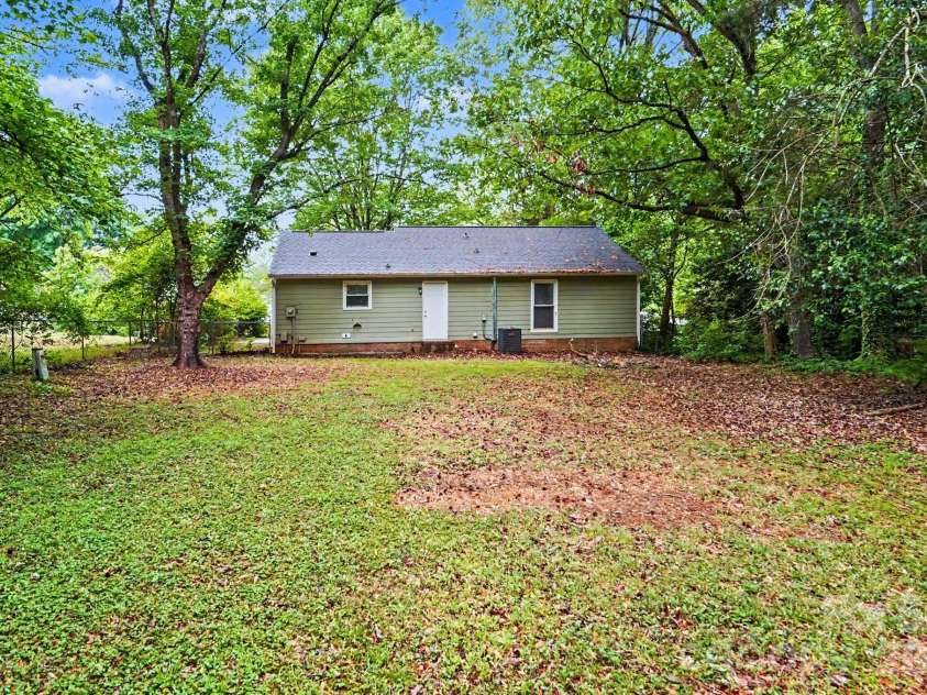 10107 Cromarty Lane, Mint Hill, NC 28227.  MLS# CAR4376924, YatesRealty ID 19067. 